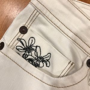 White House Black Market Blanc denim Capri sz 6